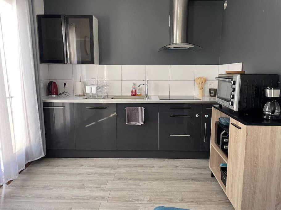 Maison Mitoyenne Avec Cour + Parking Sainte-Savine Zewnętrze zdjęcie