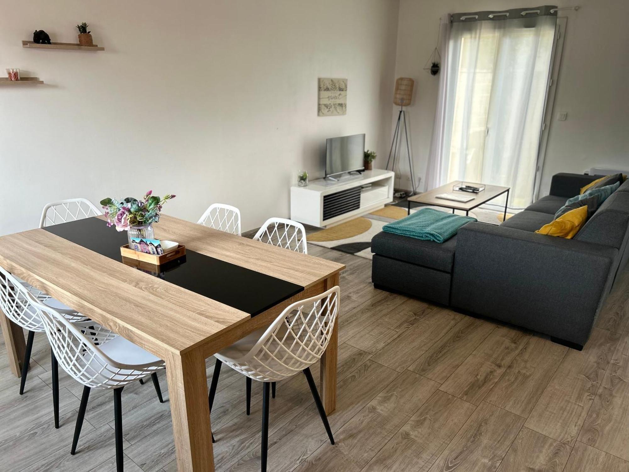 Maison Mitoyenne Avec Cour + Parking Sainte-Savine Zewnętrze zdjęcie